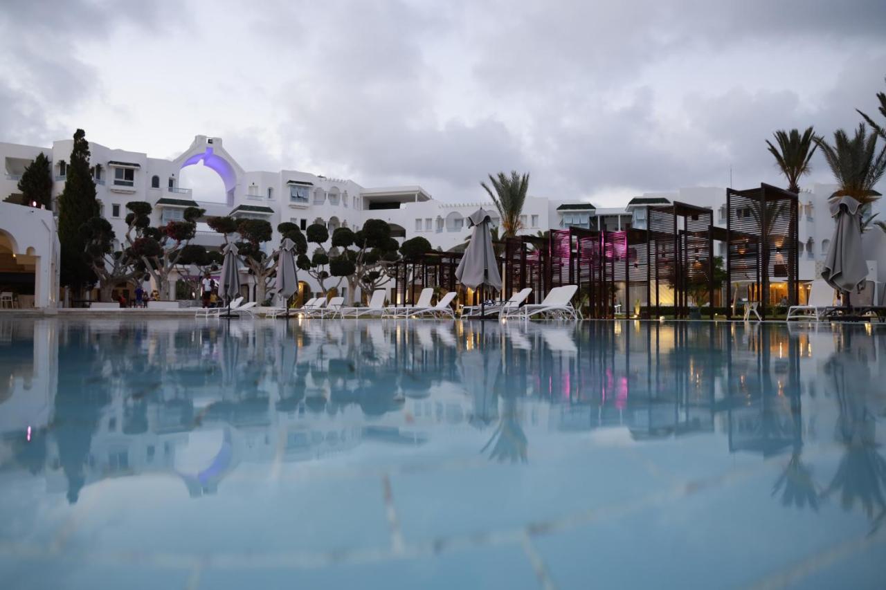 The Mirage Resort & Spa Al-Hammamat Zewnętrze zdjęcie The swimming pool at the hotel