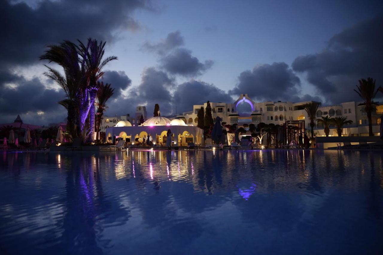The Mirage Resort & Spa Al-Hammamat Zewnętrze zdjęcie The Royal Mirage Hotel at night