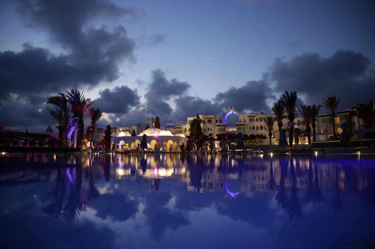 The Mirage Resort & Spa Al-Hammamat Zewnętrze zdjęcie The Royal Mirage Hotel at night
