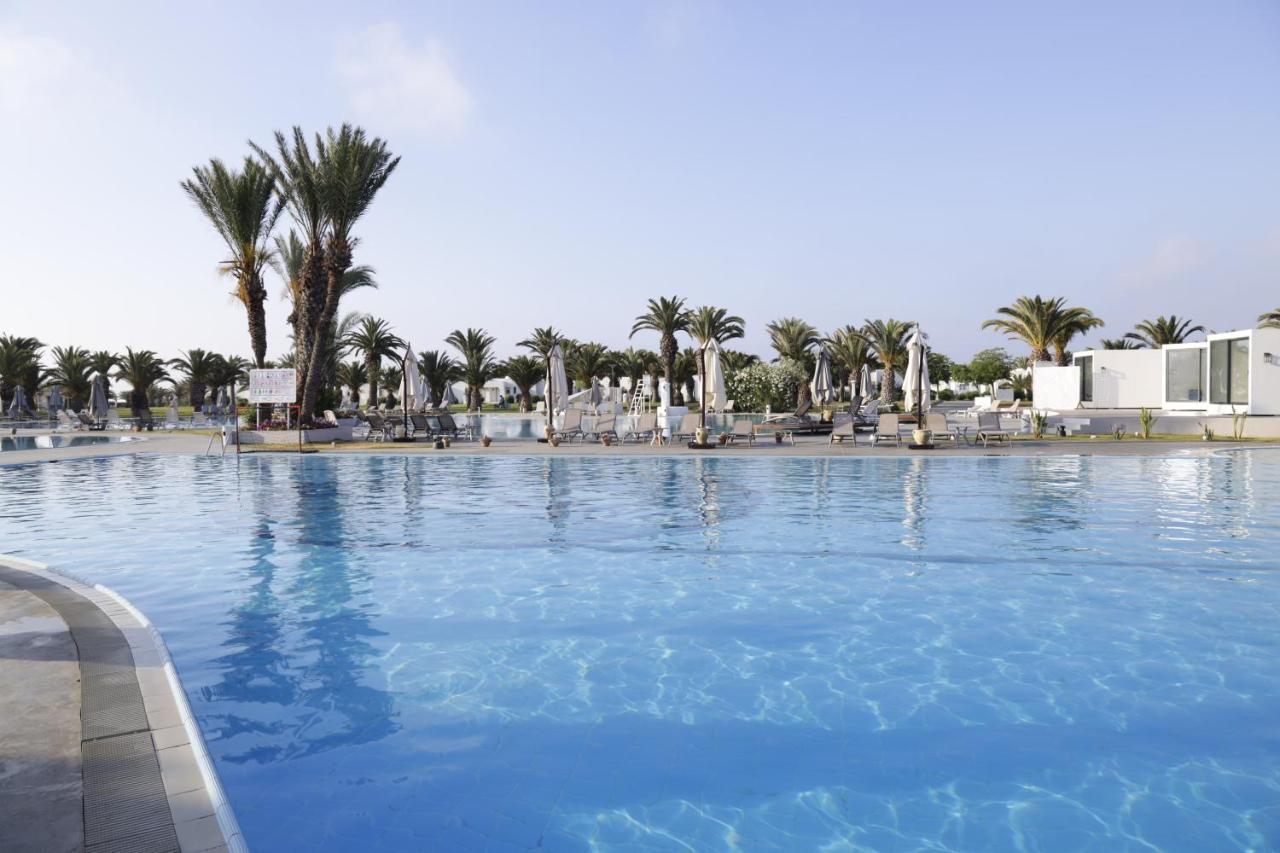 The Mirage Resort & Spa Al-Hammamat Zewnętrze zdjęcie A swimming pool at a hotel in Cyprus