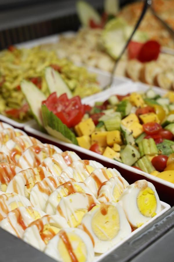 The Mirage Resort & Spa Al-Hammamat Zewnętrze zdjęcie A salad of mango, avocado, and lime